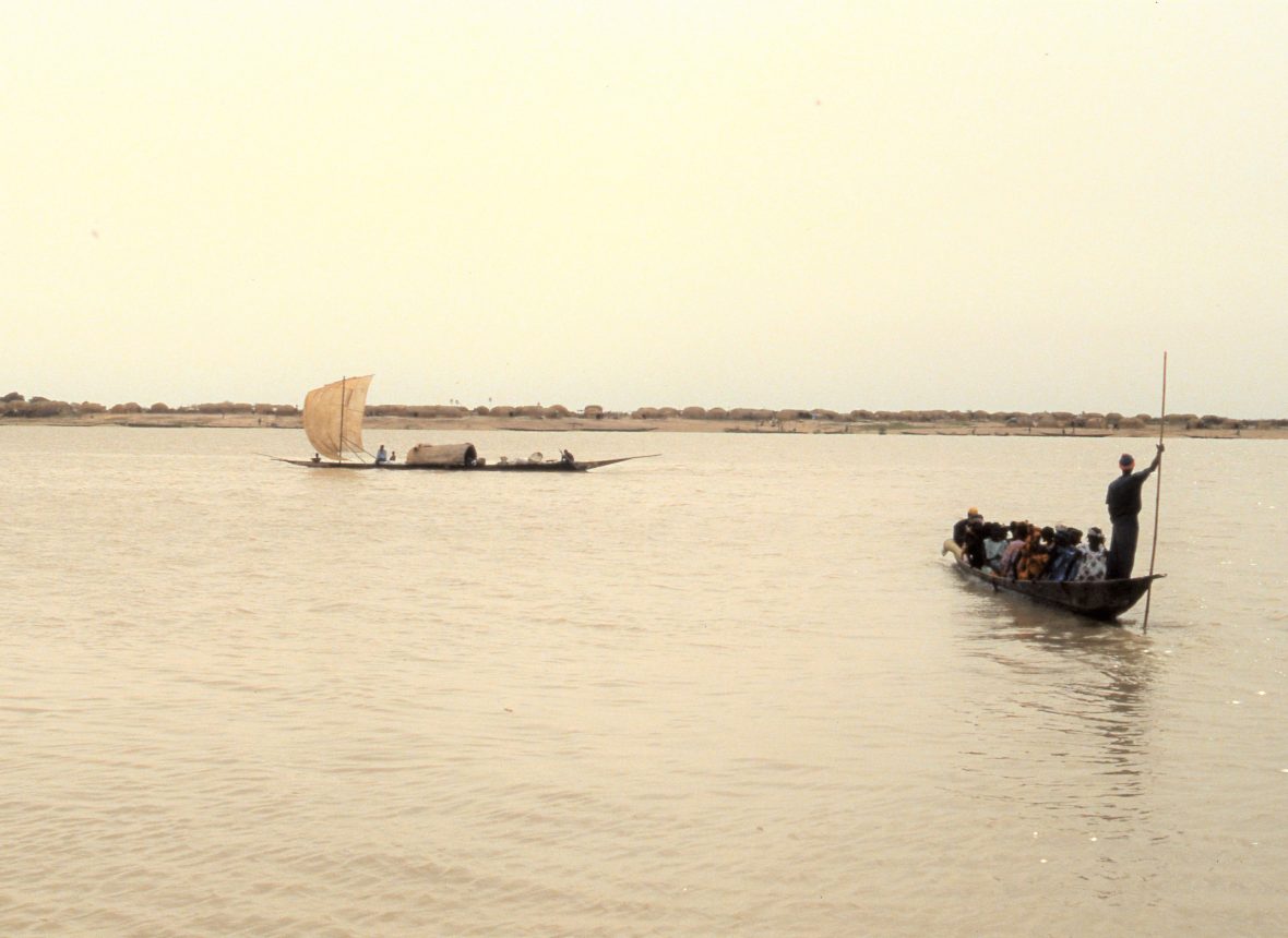 La gente Peul popola i villaggi disseminati  nel delta dei due fiumi