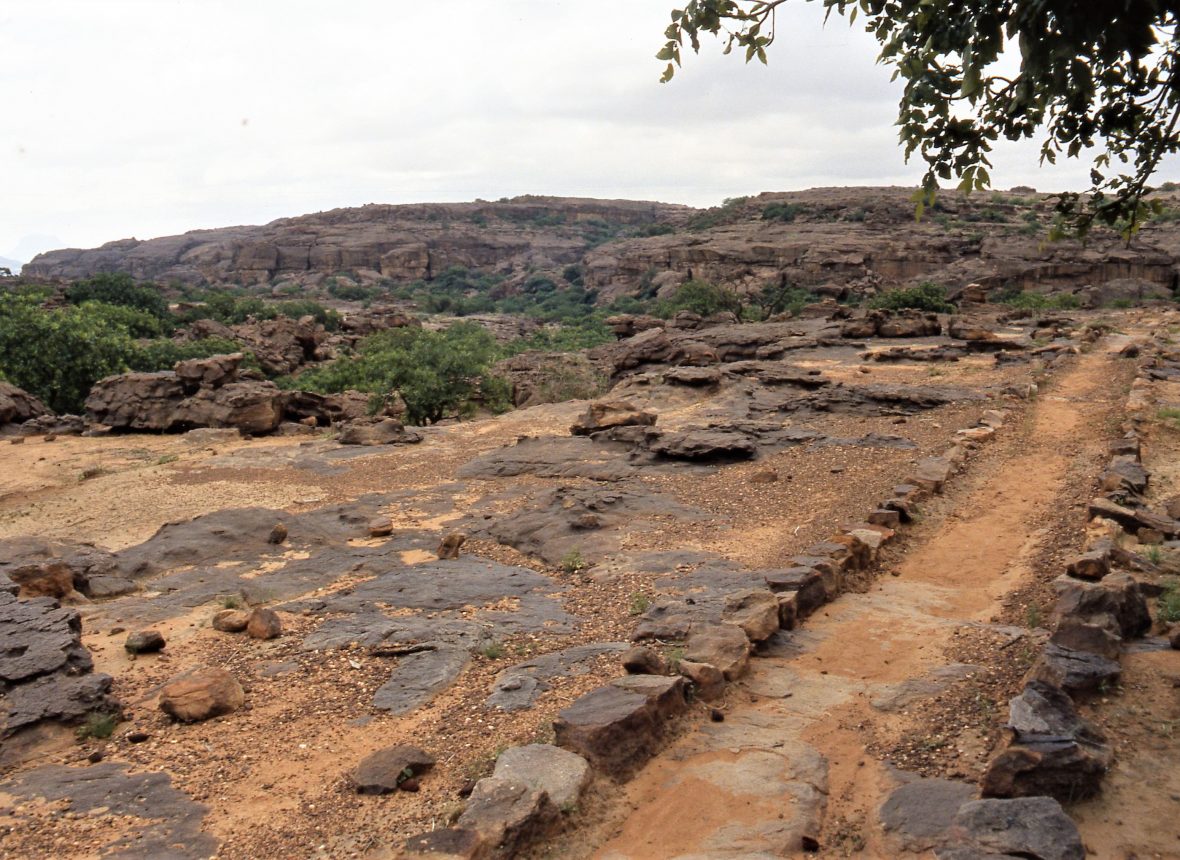 Il sentiero , tracciato nella roccia