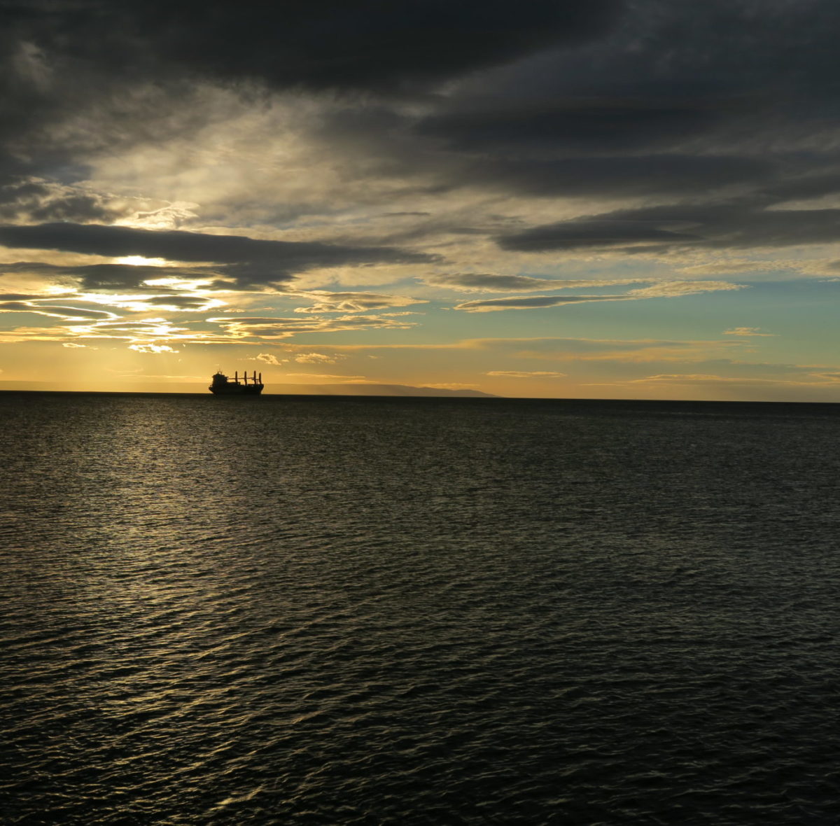 Lo stretto di Magellano da Punta Arenas /Magellan Straits seen from Punta Arenas