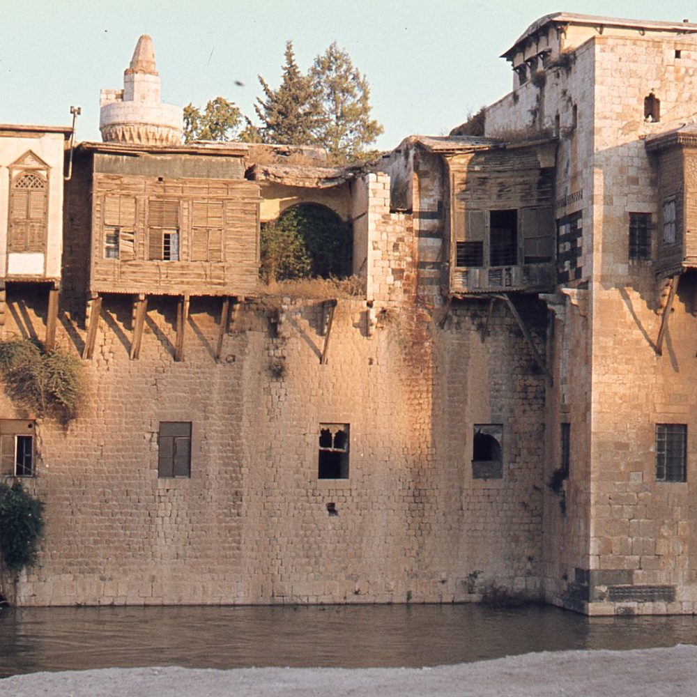Una porta della città sul fiume Oronto
