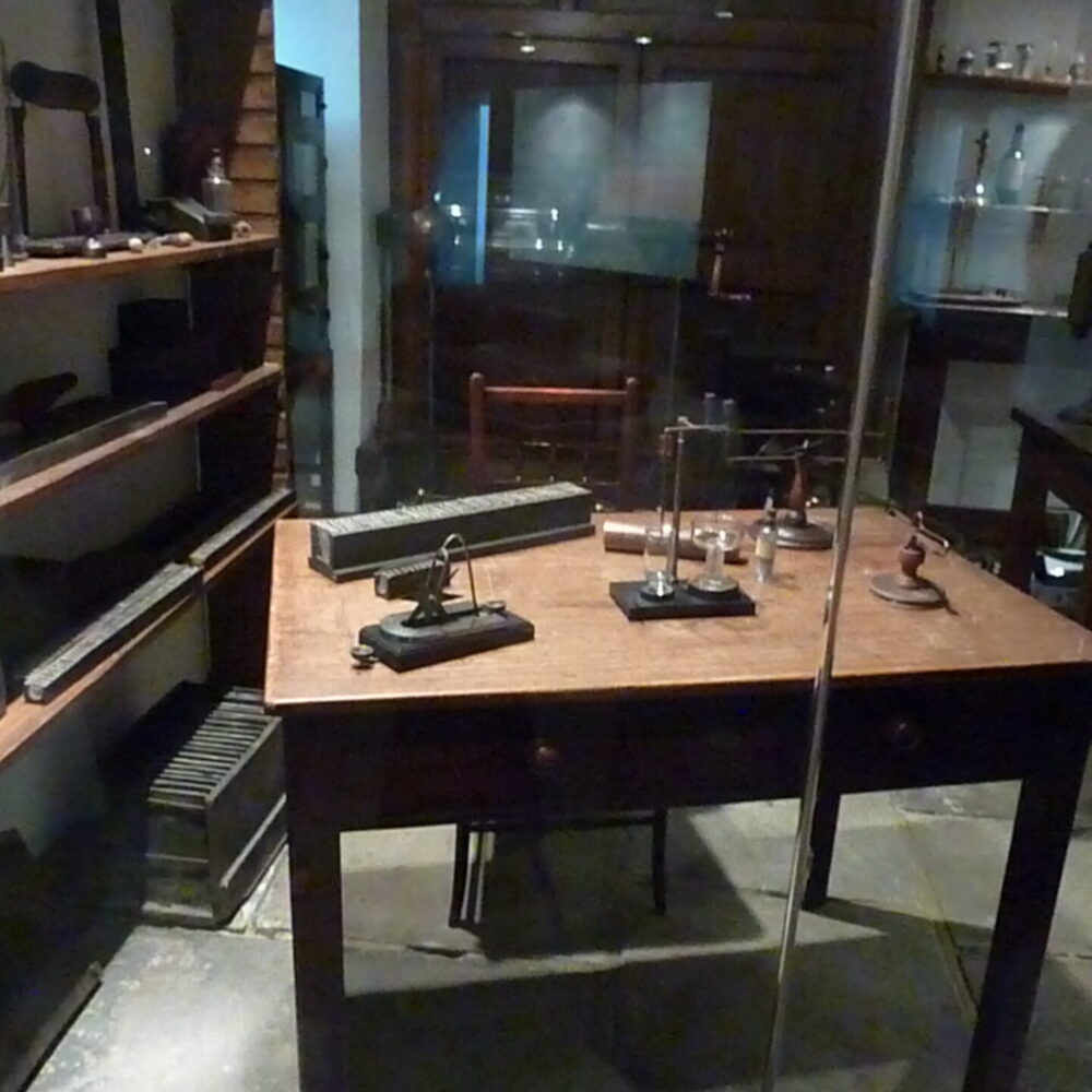 Il laboratorio di Faraday al pianterreno della R.I.