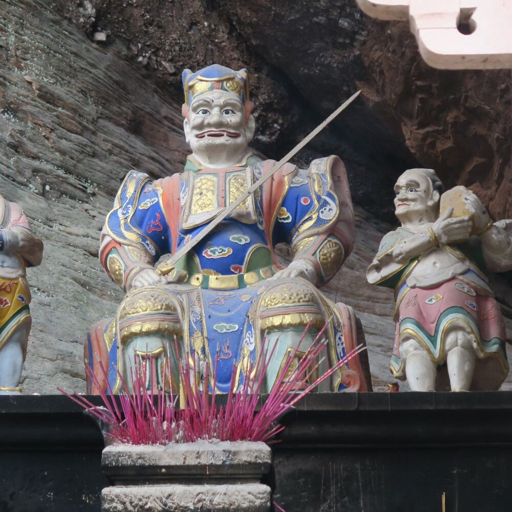 Statue of Wang the Great, object of veneration