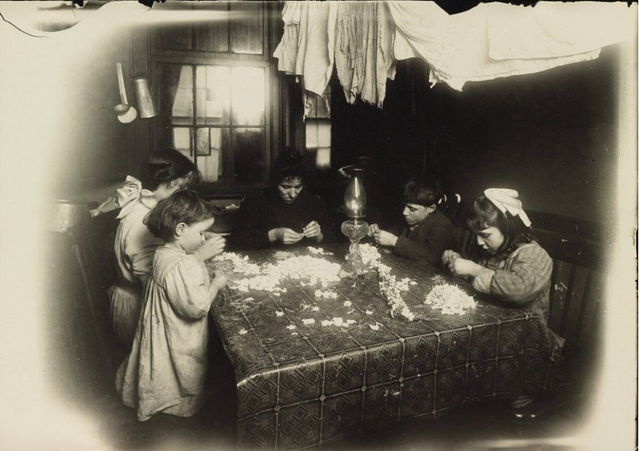 MAKING ARTIFICIAL FLOWERS, NEW YORK, 1912