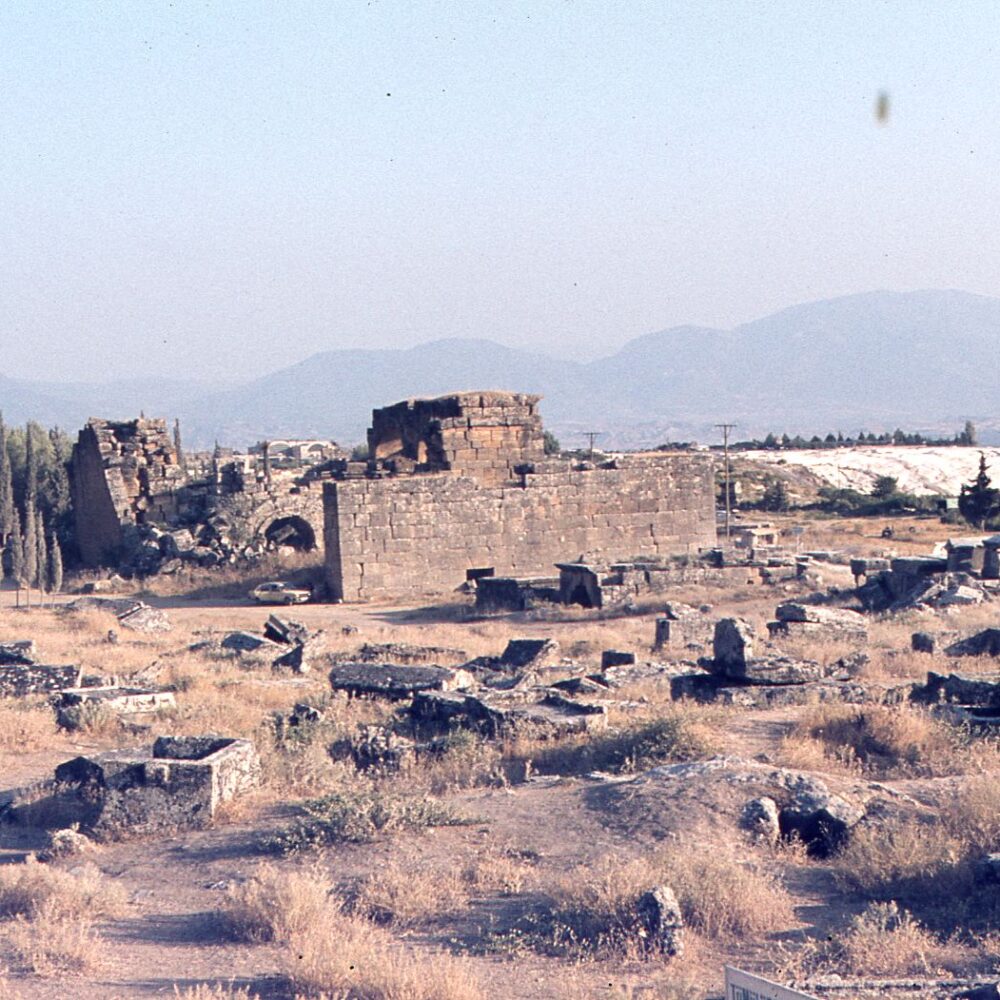 Le rovine di Hierapolis prima del loro recupero