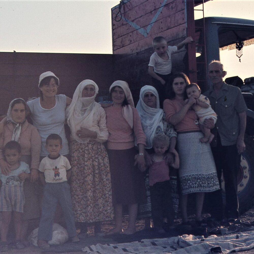 Una  famiglia turca a Pamukkale una domenica in gita con camion